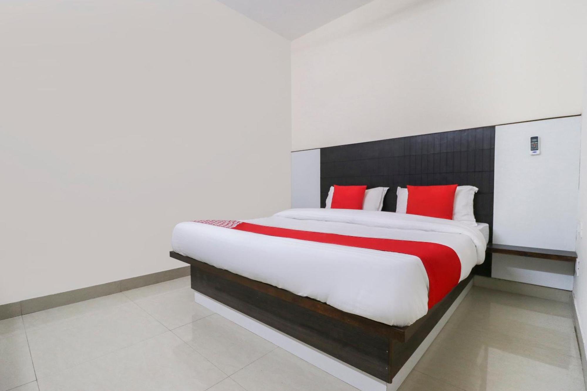 Hotel O Red Ark Landran Bagian luar foto