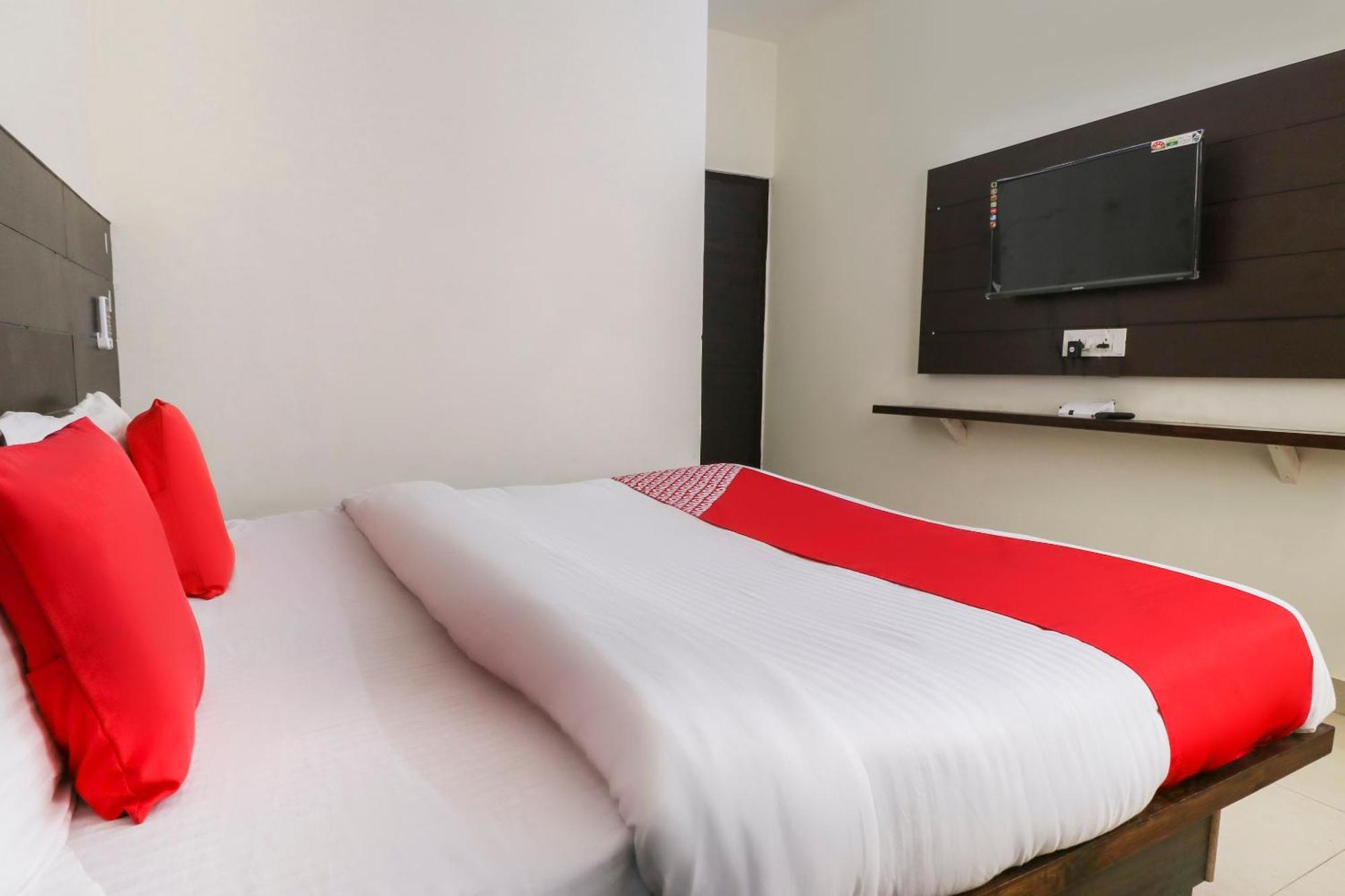 Hotel O Red Ark Landran Bagian luar foto