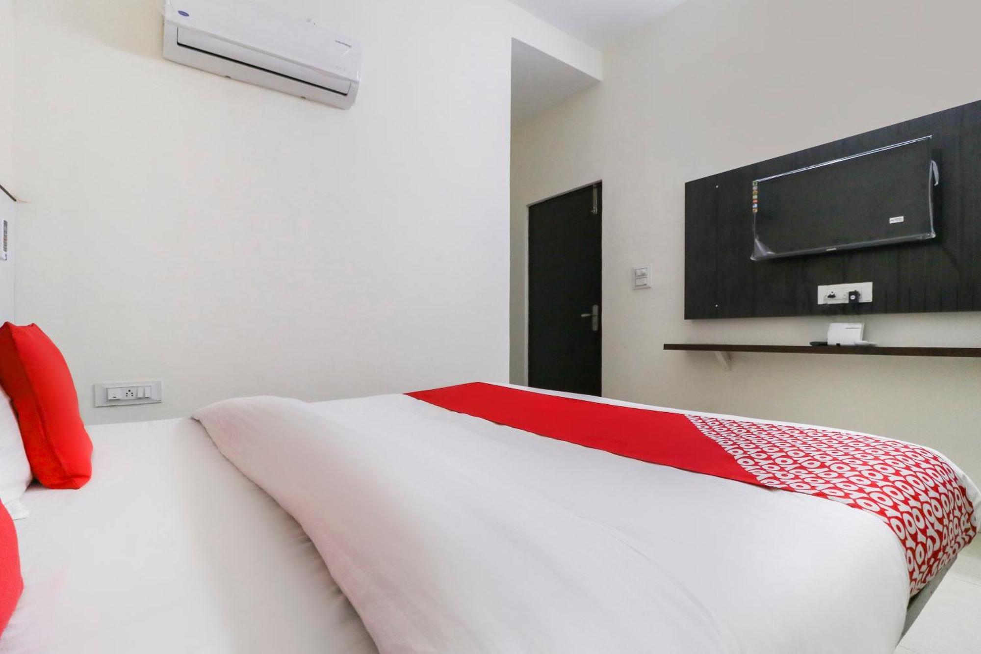 Hotel O Red Ark Landran Bagian luar foto