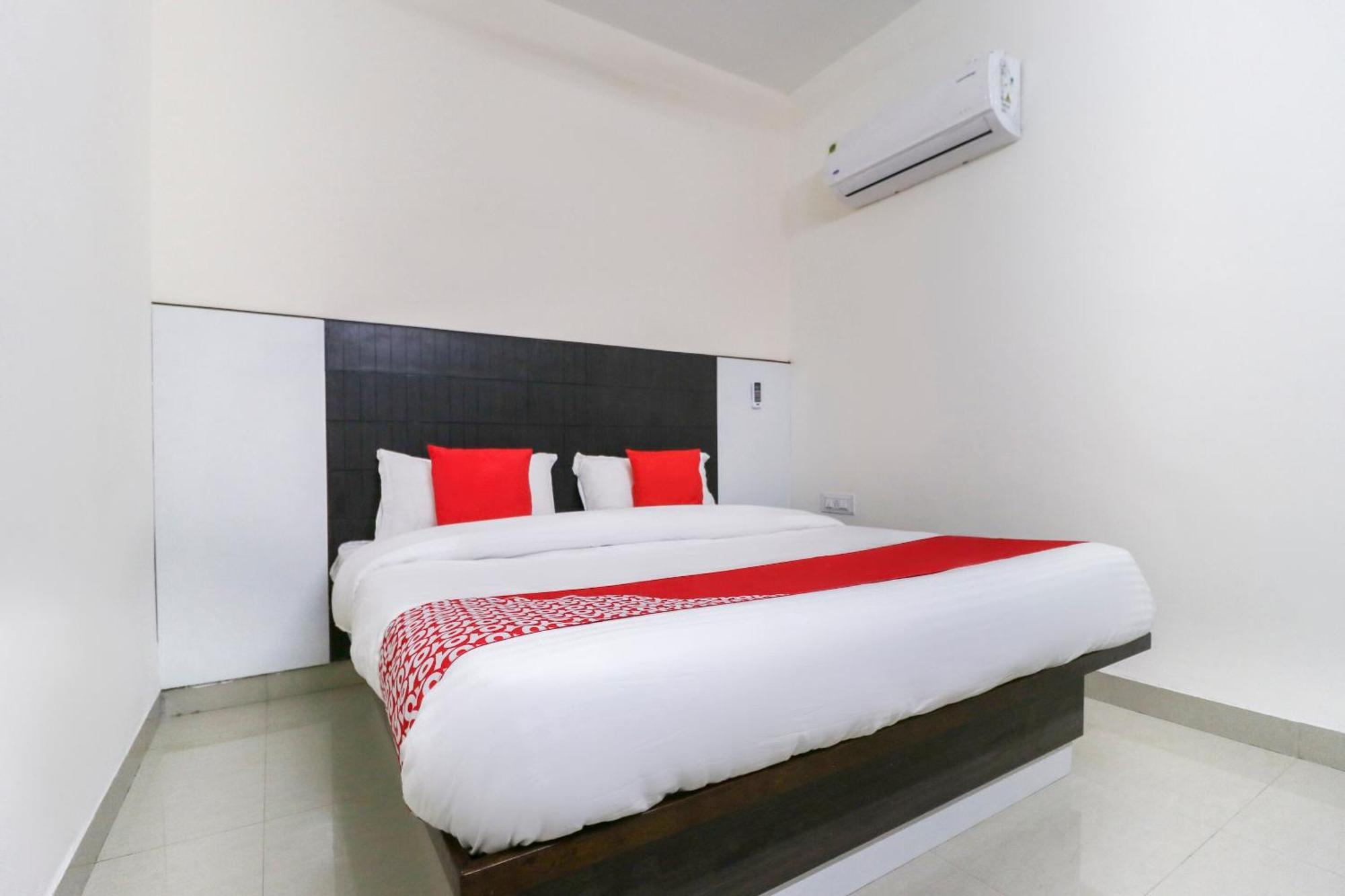 Hotel O Red Ark Landran Bagian luar foto
